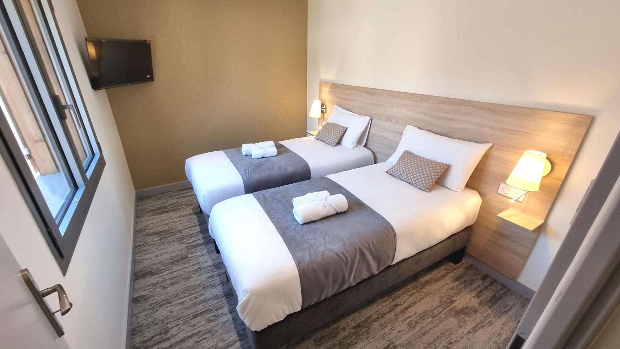 Logis Hotel Archambeau Thonac ภายนอก รูปภาพ