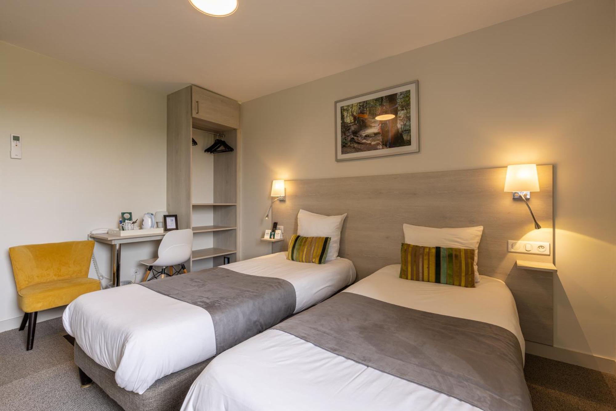 Logis Hotel Archambeau Thonac ภายนอก รูปภาพ
